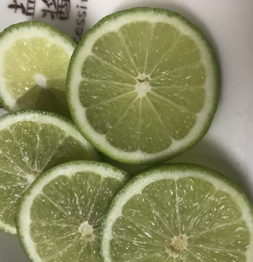 无籽青柠檬皮薄汁多清香酸劲十足新鲜采摘餐饮业专业果