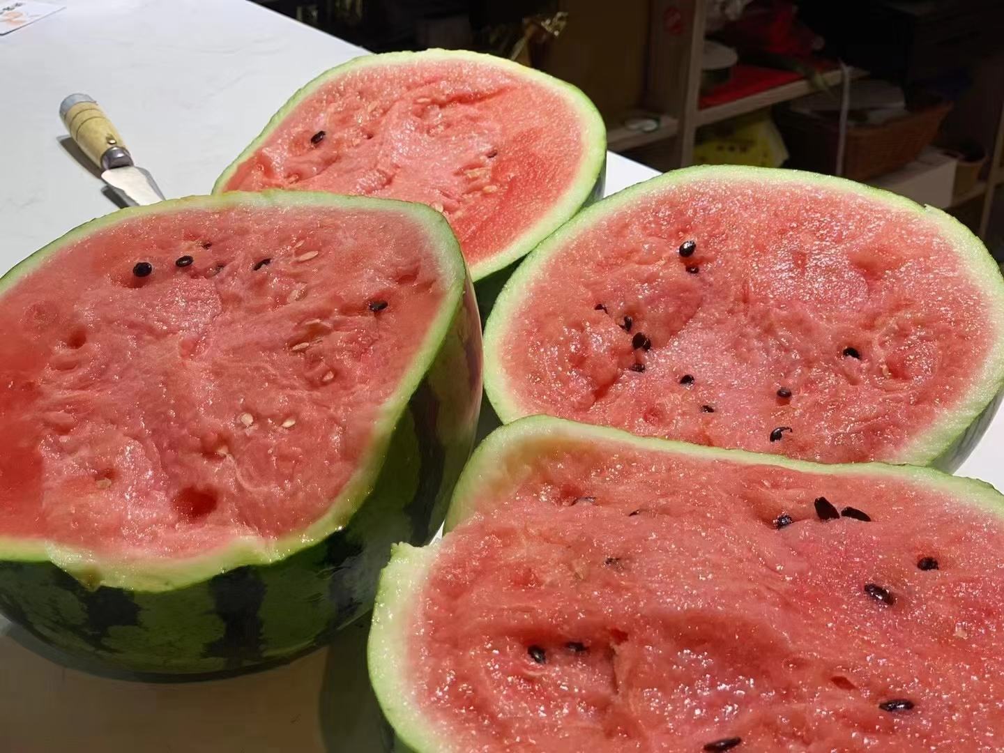 美都麒麟西瓜切开展示特写