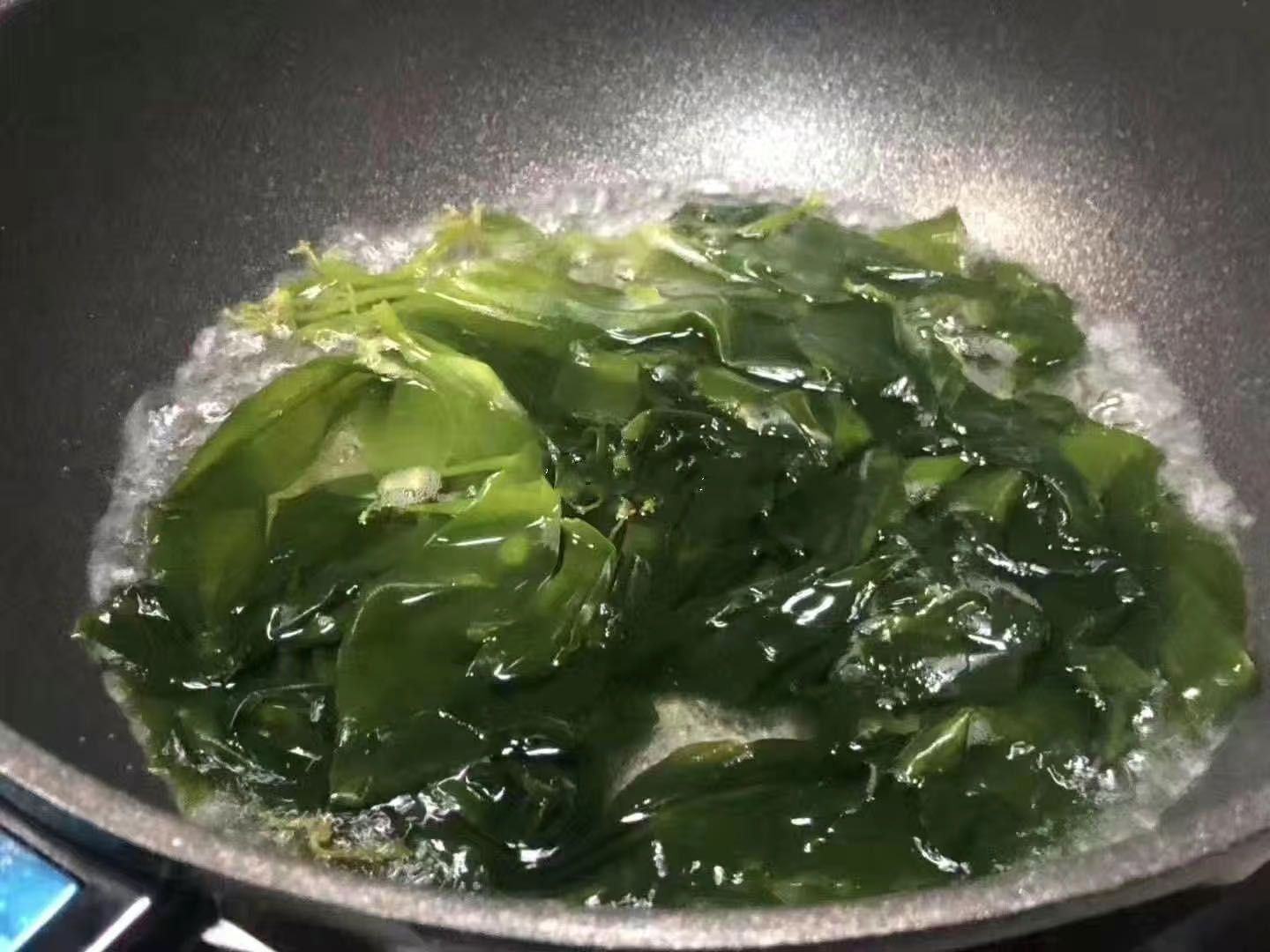 海带焯水与煮汤过程图