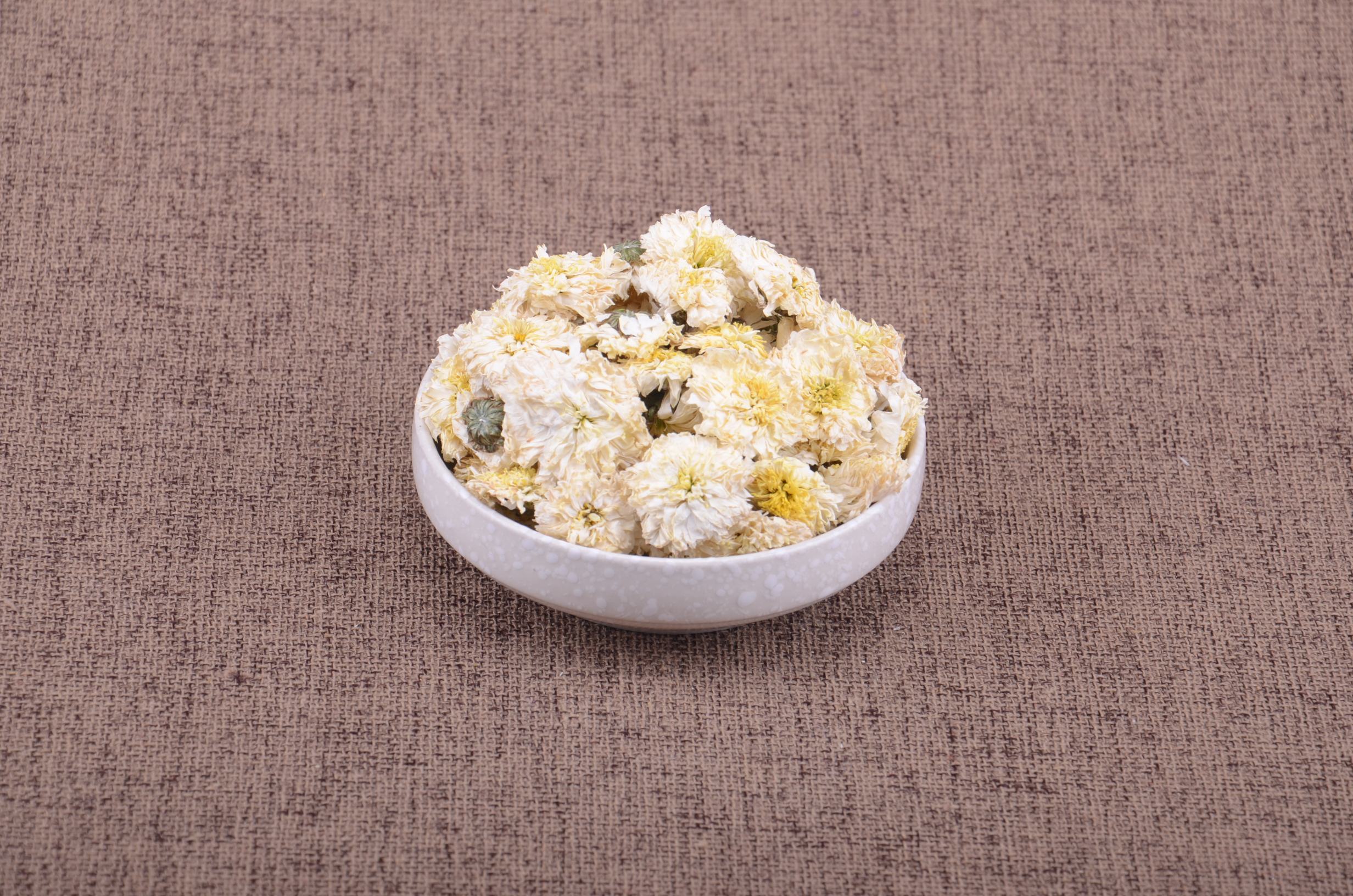 菊花与柠檬茶饮品
