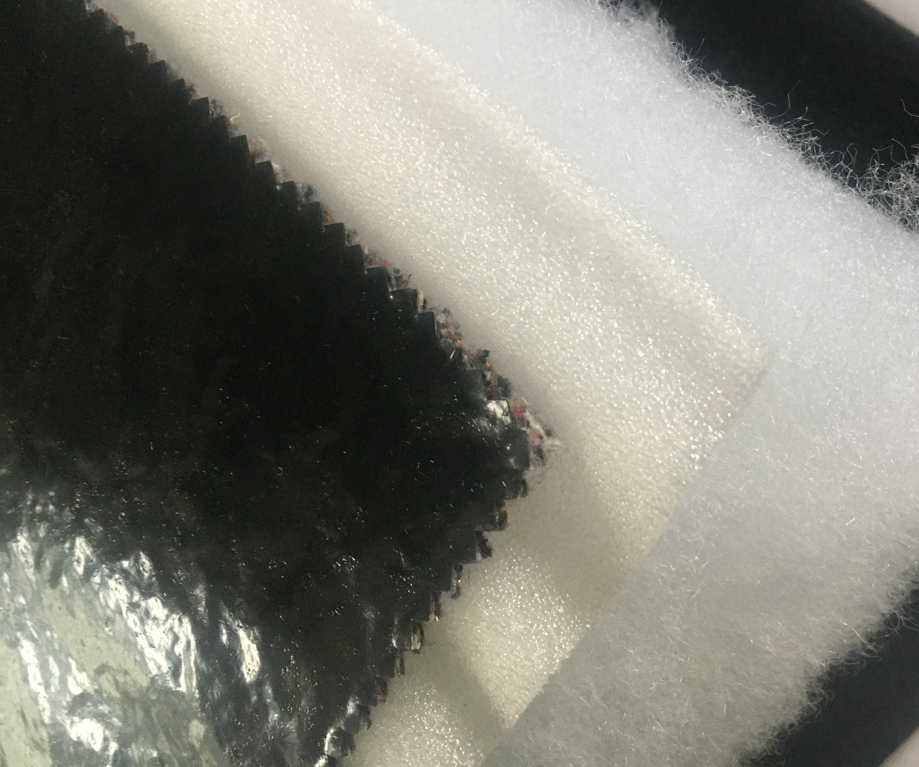 大豆棉纤维与传统棉花的对比图