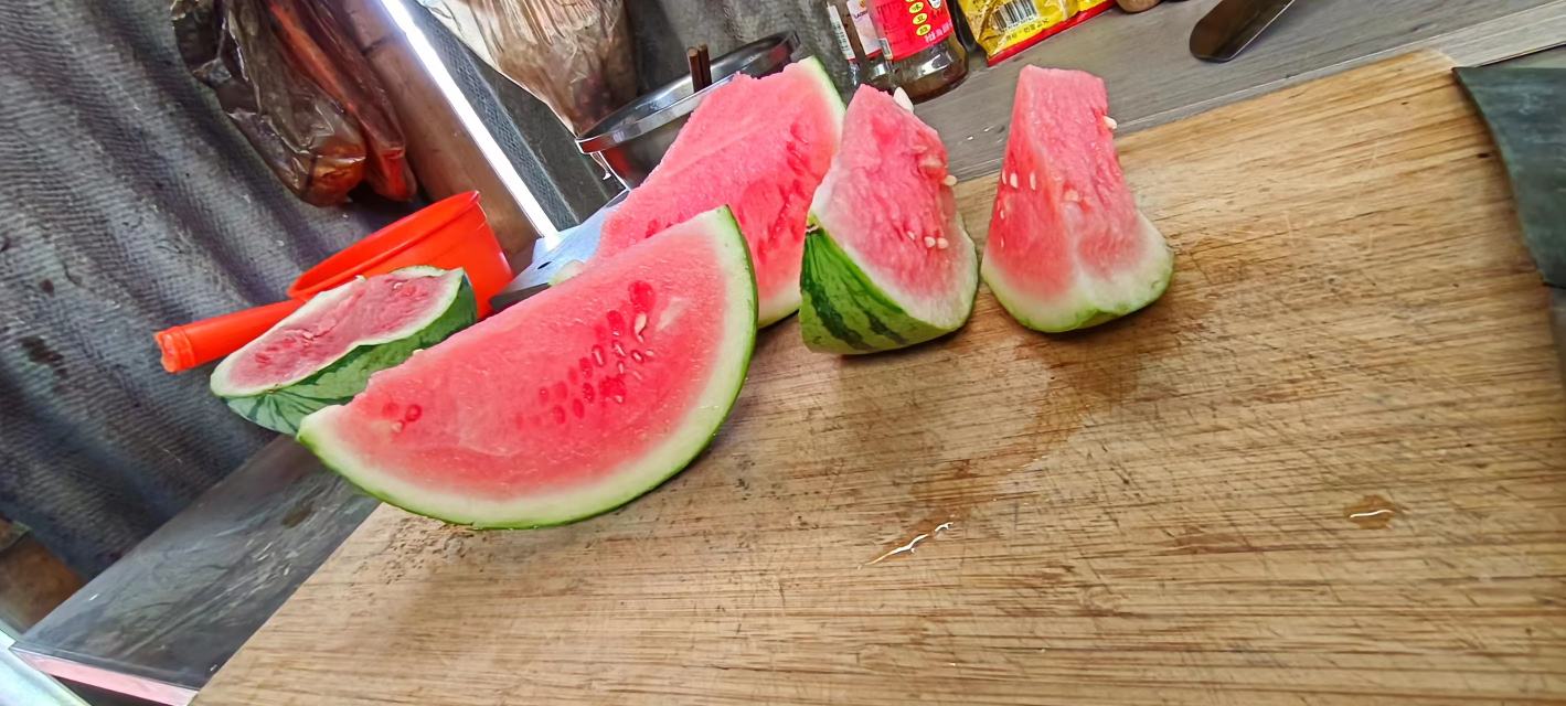 8424西瓜切开特写