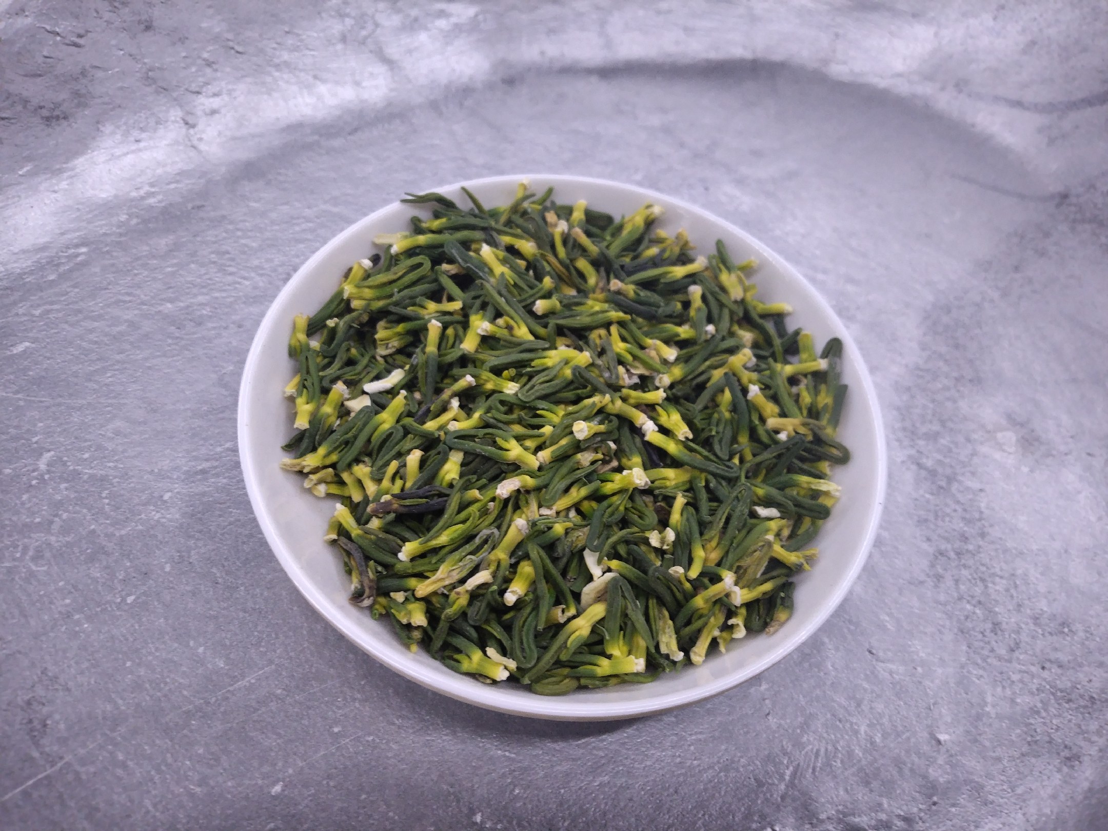 实验室中的浙贝母提取过程