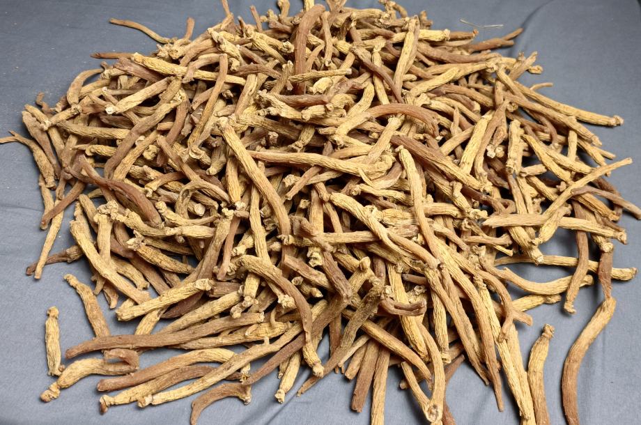 红参泡水与红参膏食用方式对比图