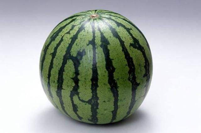 8424麒麟西瓜外观展示