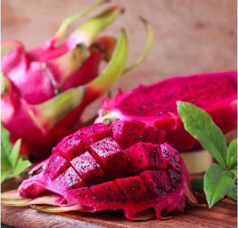白心火龙果切开新鲜果肉图