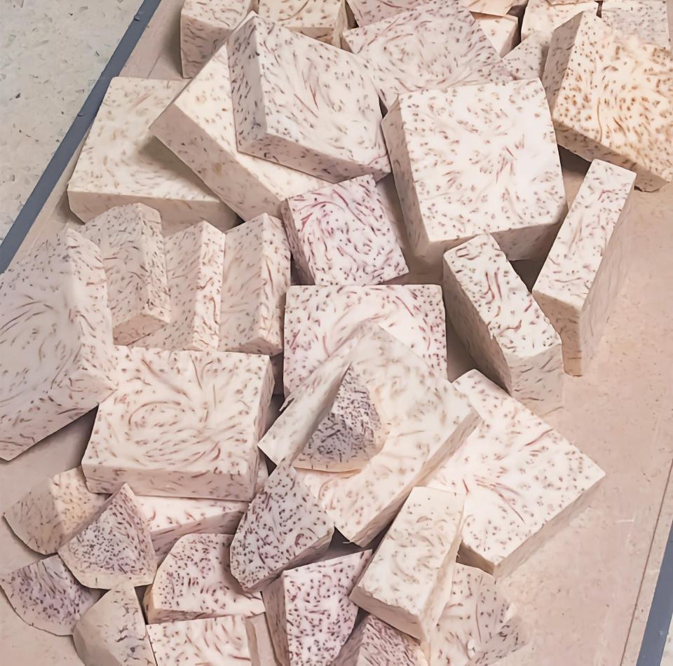 荔浦芋头切片清蒸与烤制对比图