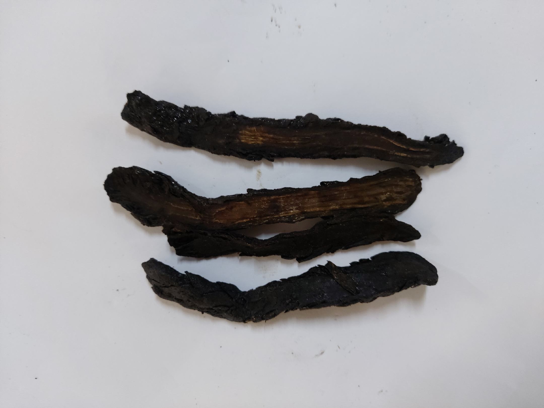 步骤化实景摄影:1. 道地药材称量特写(电子天平显示3.0g肉苁蓉+2.0g西洋参);2. 砂锅冷水浸泡30分钟(水面没过药材2cm);3. 文火煎煮30分钟(汤色呈浅琥珀色,蒸汽升腾);4. 纱布过滤取汁,药渣二次煎煮合并 肉苁蓉西洋参经典配伍煎煮过程示意图