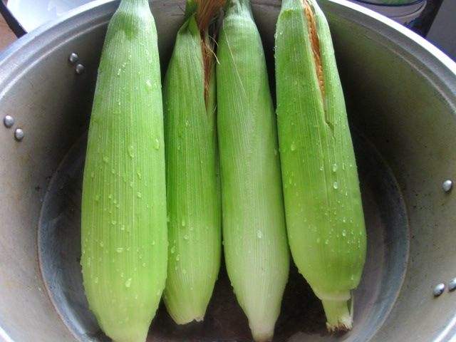 蒜香玉米食材准备