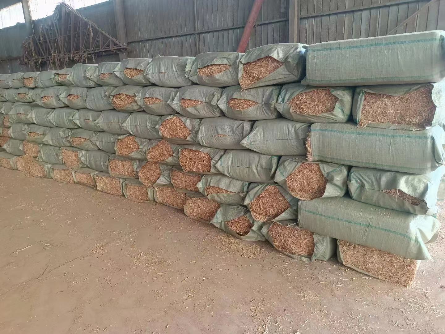 草铵膦除草剂包装瓶与喷雾器搭配使用