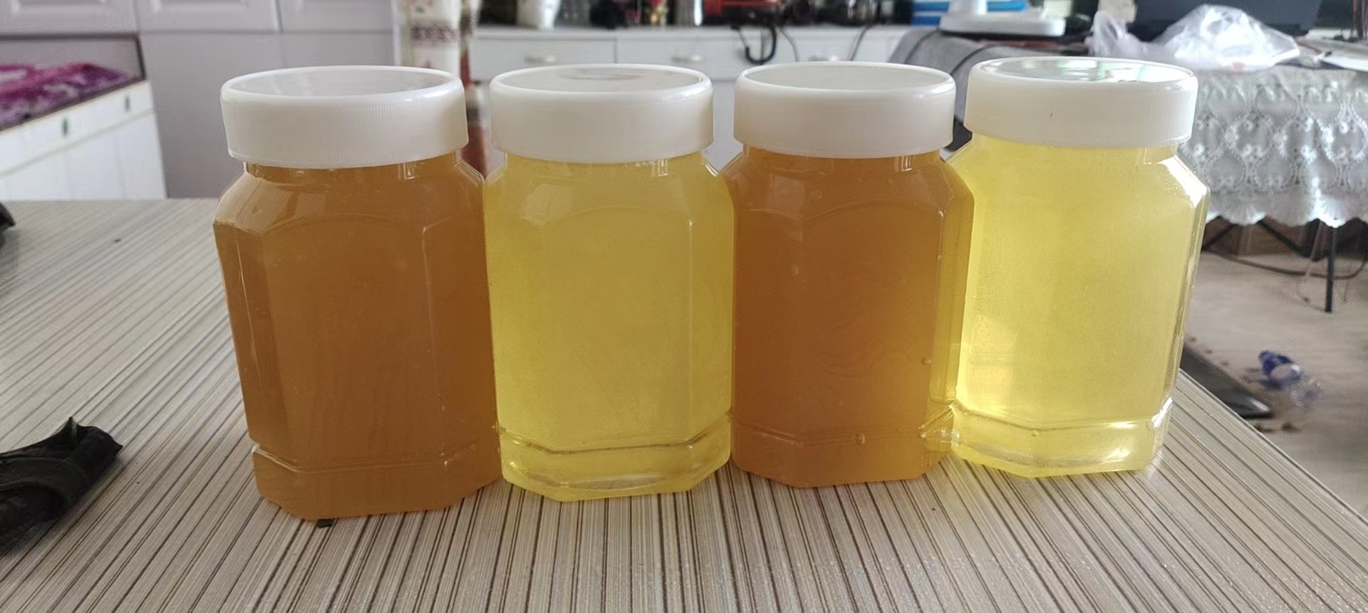 不同蜂蜜颜色与质地对比图