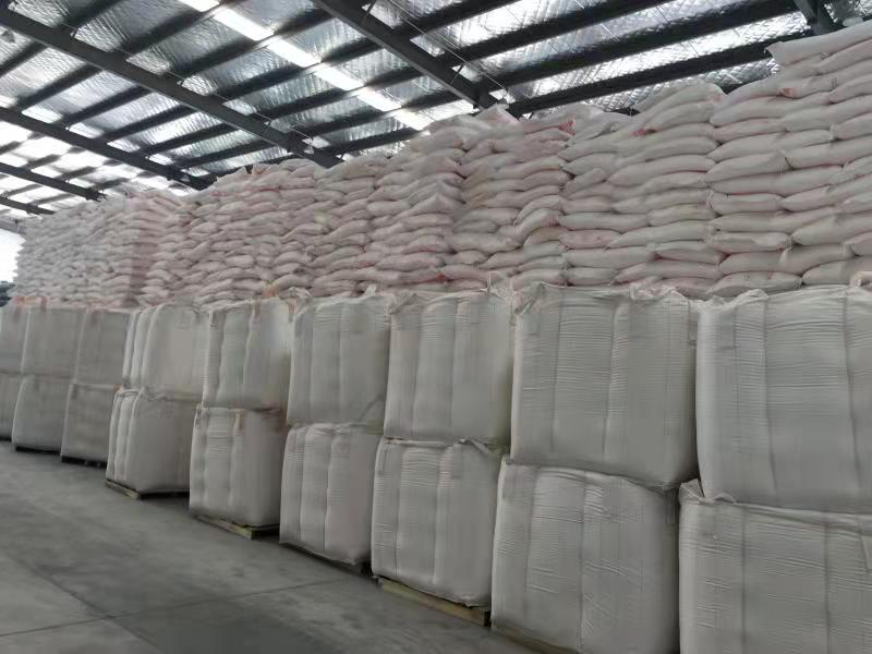 现代化包装车间内,红森林红布林正在被打包,准备发往全国各地的电商平台和超市 红森林红布林包装与销售场景