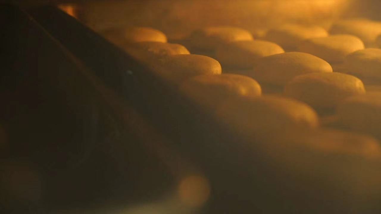 巧克力香橙司康正在烘烤