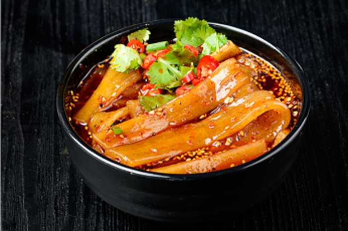 泡椒肉丝拌粉装盘图