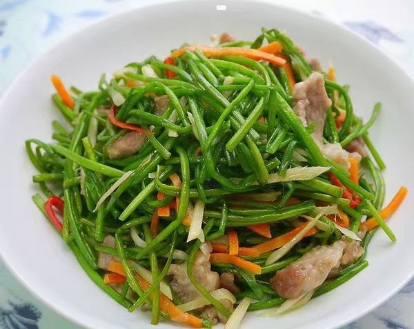 莲藕芹菜翻炒过程