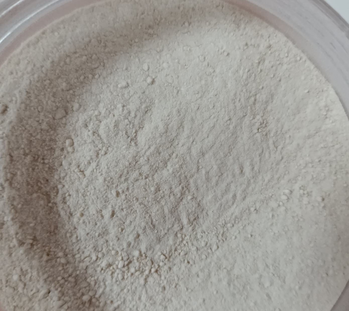 葛根茯苓膏与温水冲泡后的成品,色泽金黄,香气浓郁 葛根茯苓膏与温水冲泡后的成品