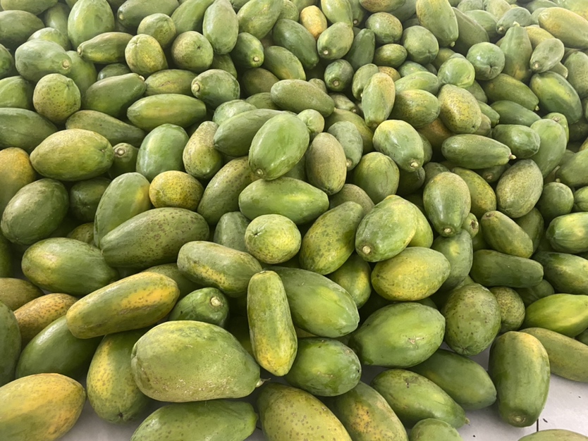 木瓜牛奶奶昔图,搭配香蕉和芒果,色彩丰富 木瓜牛奶奶昔图