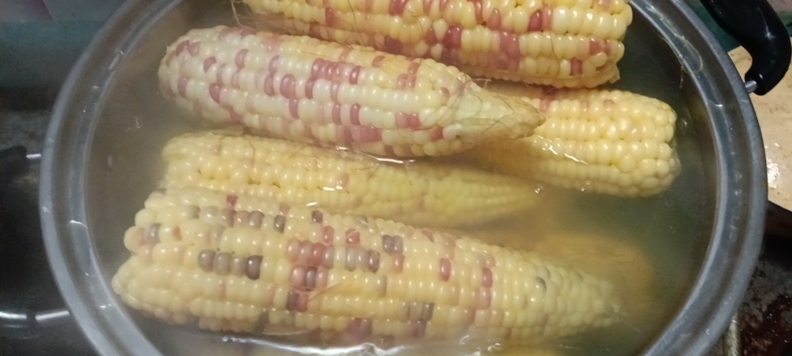 水果玉米煮制过程