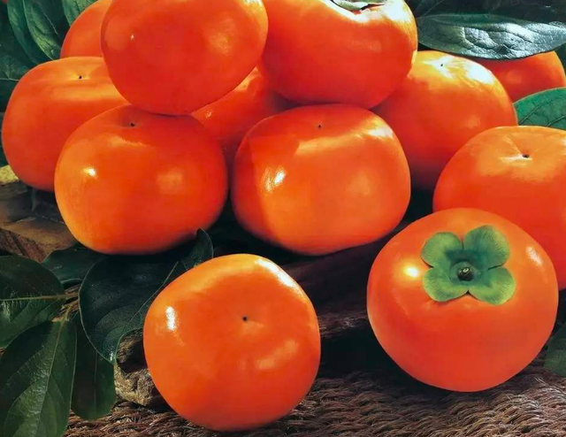 千禧柿子切开特写