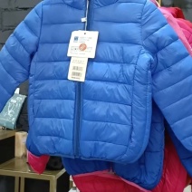 冬款儿童棉服。