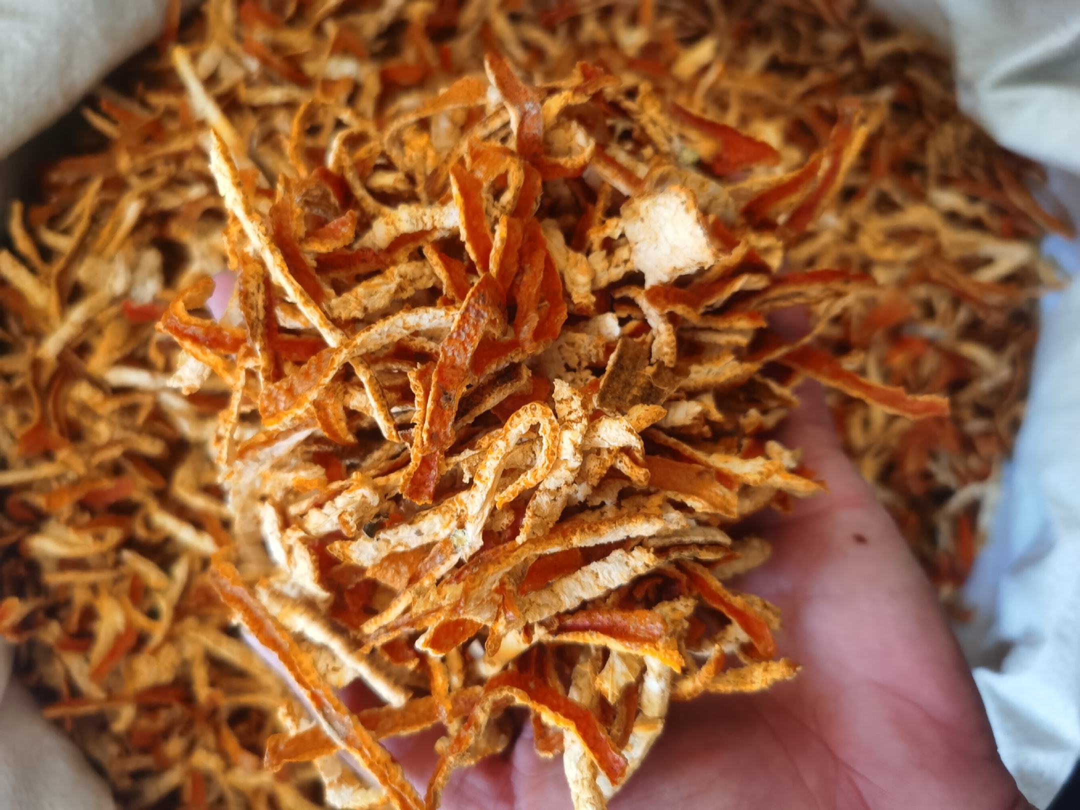 山楂干泡水与煮水对比图