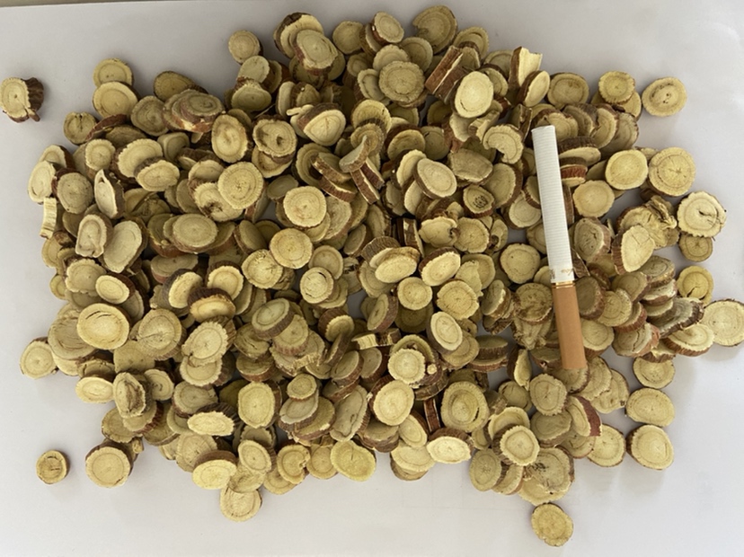 黄芩药材与饮品