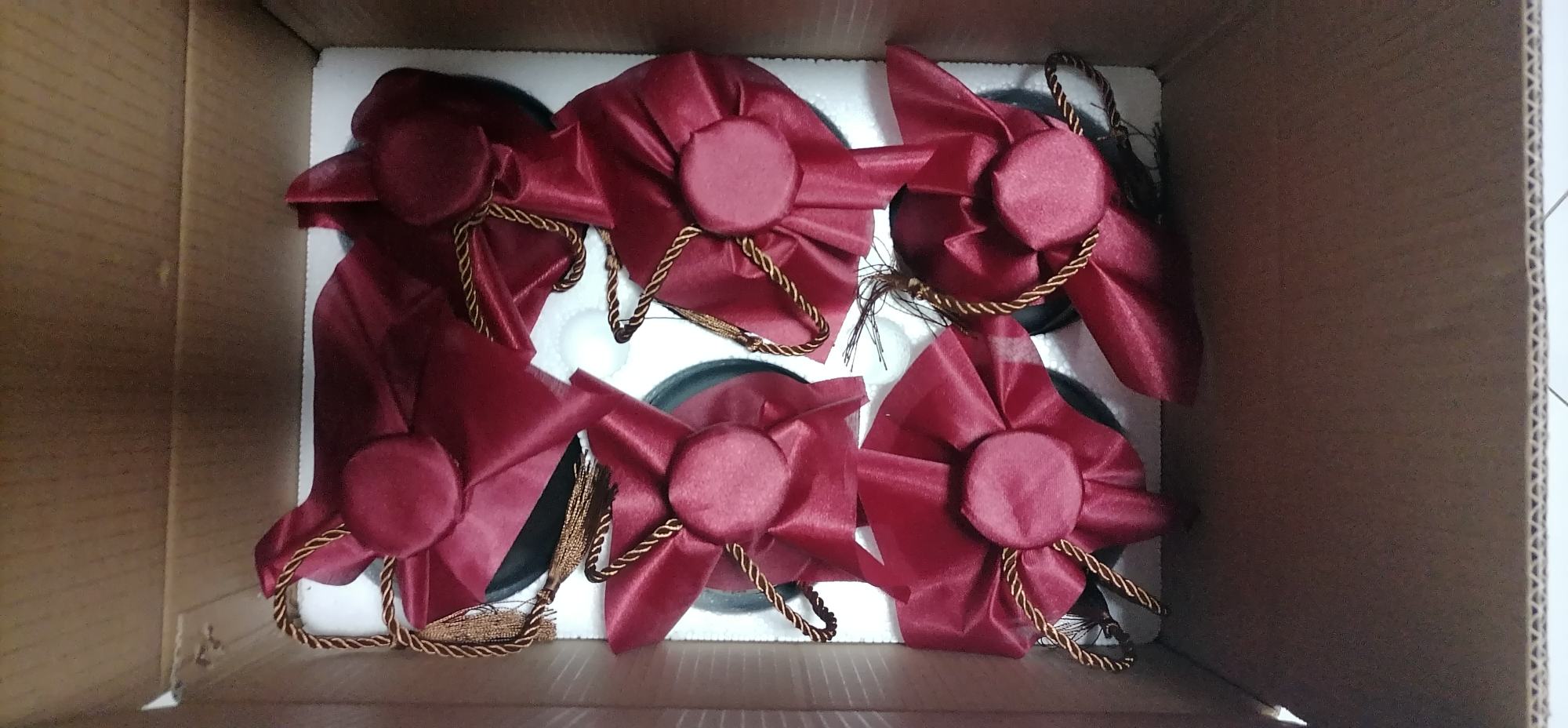 展示白玉青提精美礼盒包装设计,体现高端、精致的品牌形象 白玉青提礼盒包装设计样图