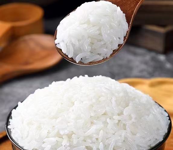 长粒香大米煮熟后的米饭状态
