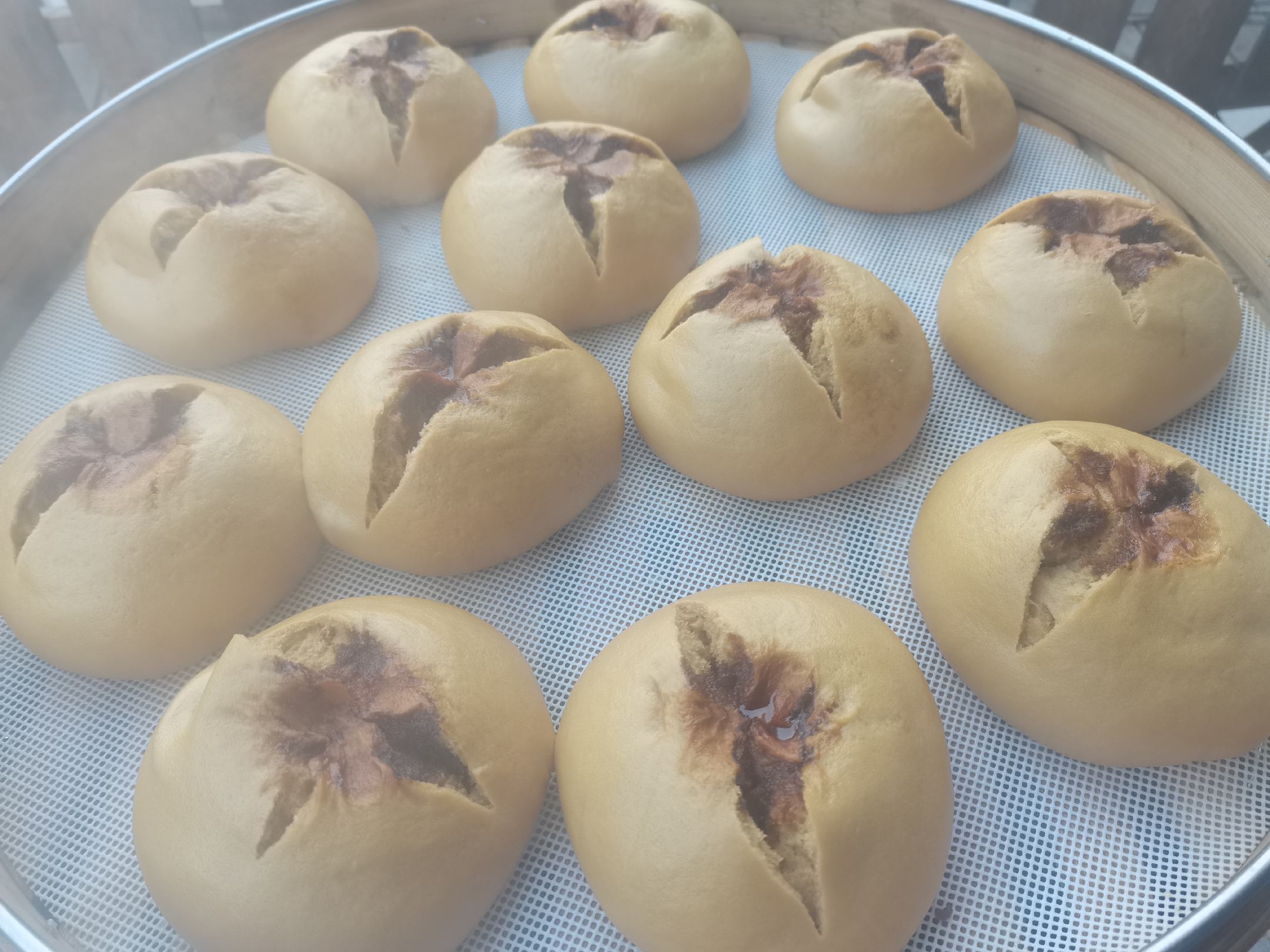 蒸制火龙果馒头
