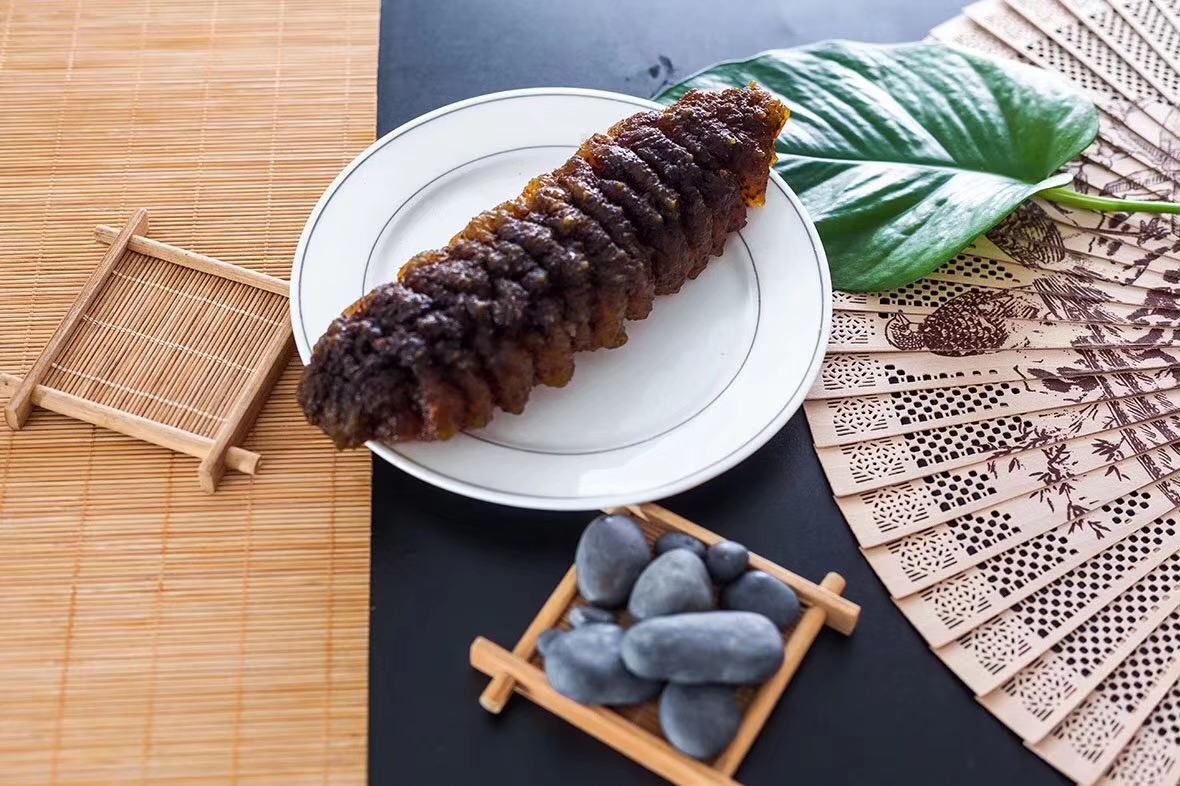 龙眼肉与西洋参原料特写对比图