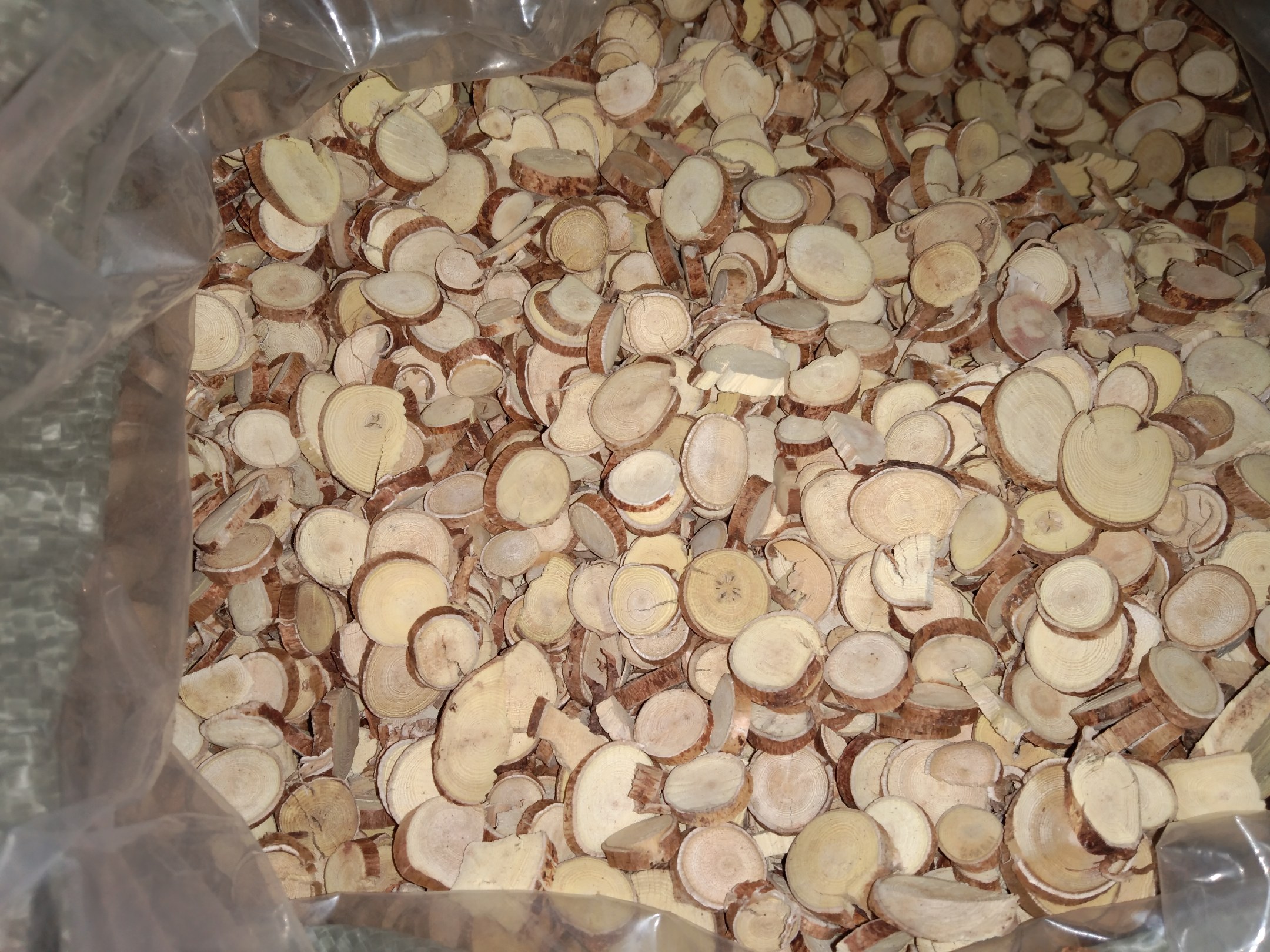 脸部皮肤因接触桃毛出现轻微红肿和小疹子