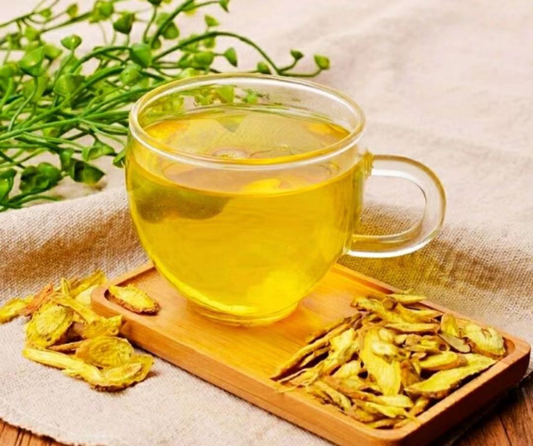 黄芩茶饮冲泡场景图