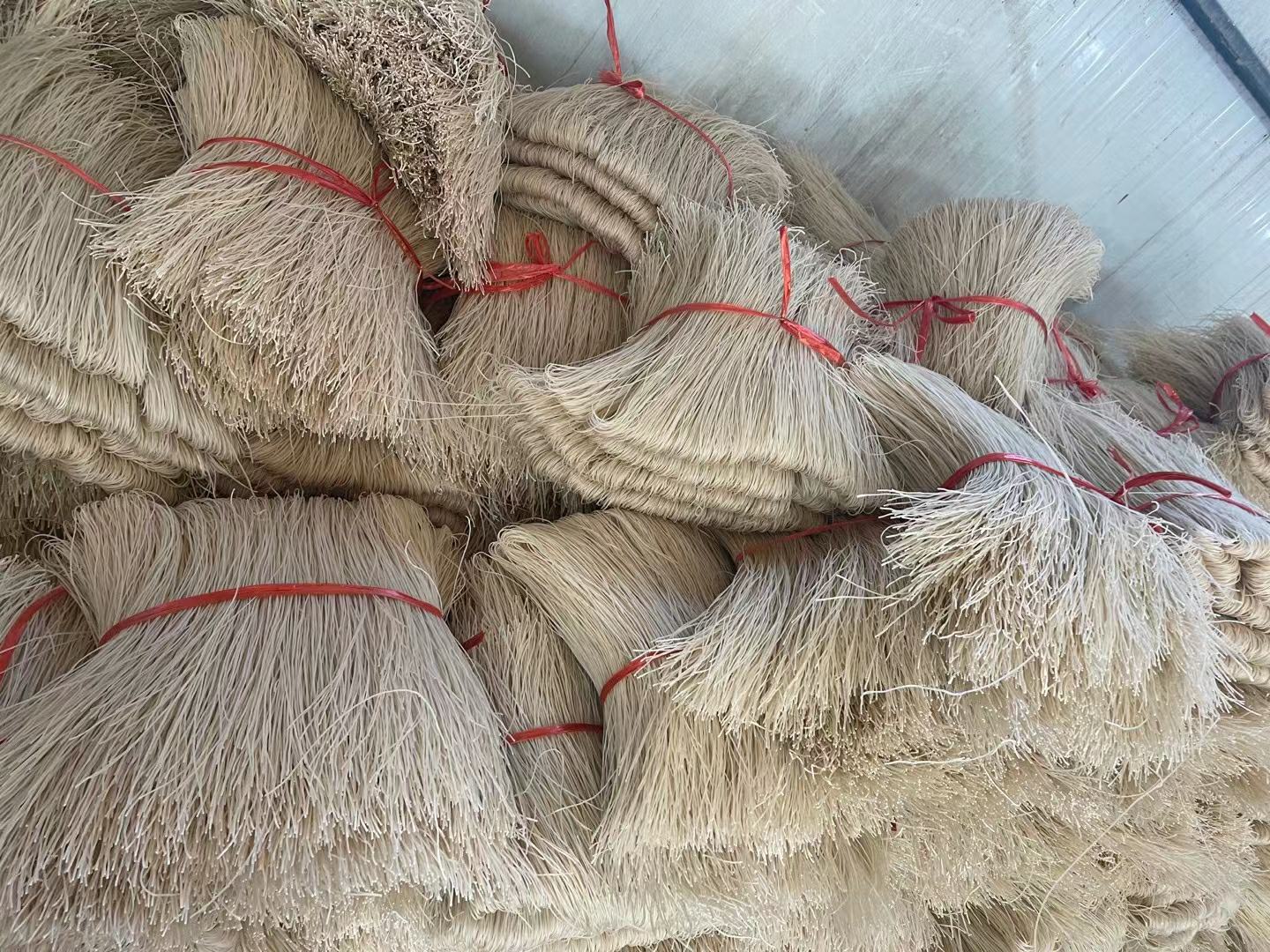 铁棍山药粉条的传统制作工艺,包括清洗、打浆、沉淀、成型等流程 铁棍山药粉条制作工艺图