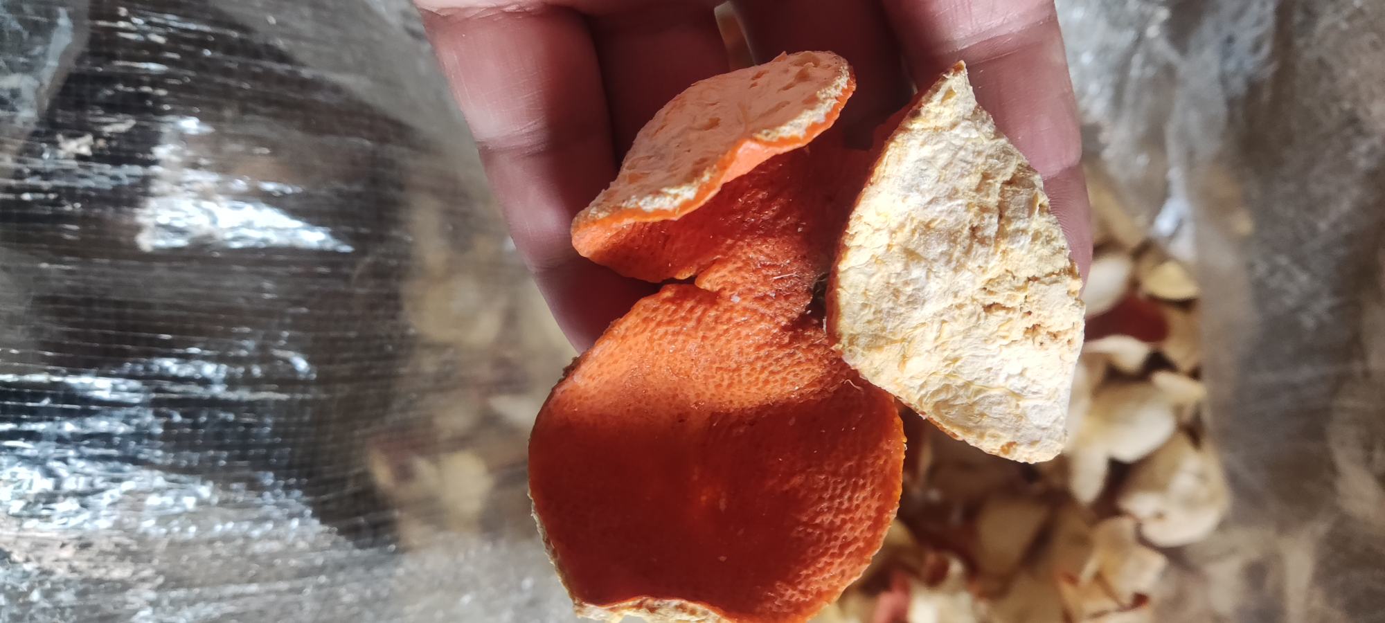 展示丹桂皮药膏与市面上其他药膏在成分、适用人群、使用效果等方面的对比 丹桂皮药膏与其他药膏成分对比图