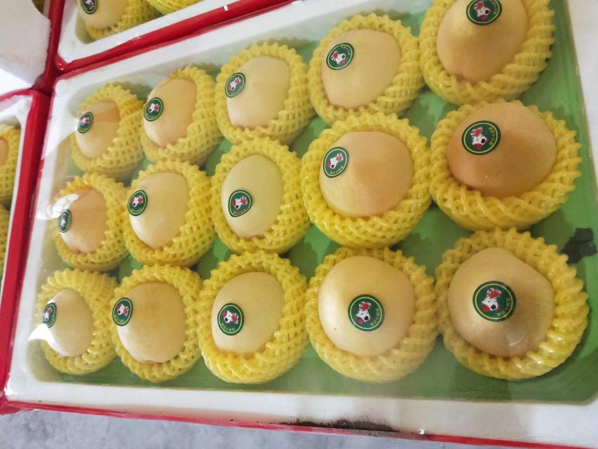 水果黄油桃礼盒包装展示