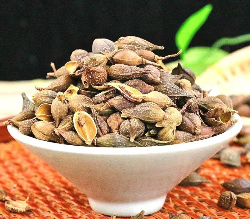 患者在药店挑选治疗桃体发炎的常用药物 桃体发炎患者在药店选购药物