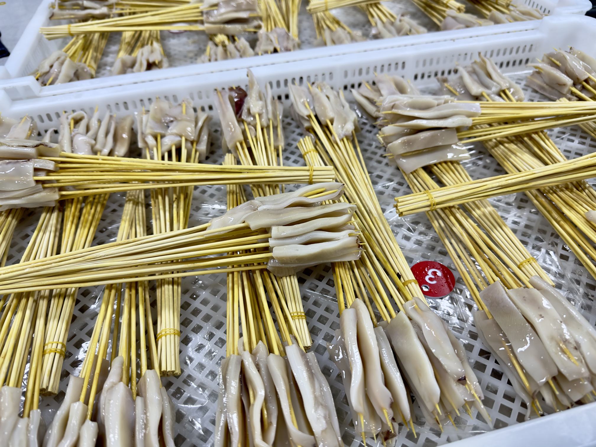 鱿鱼串摊位现场