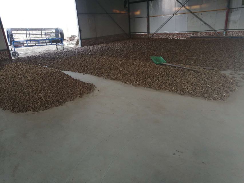 白术饮片加工厂内部场景