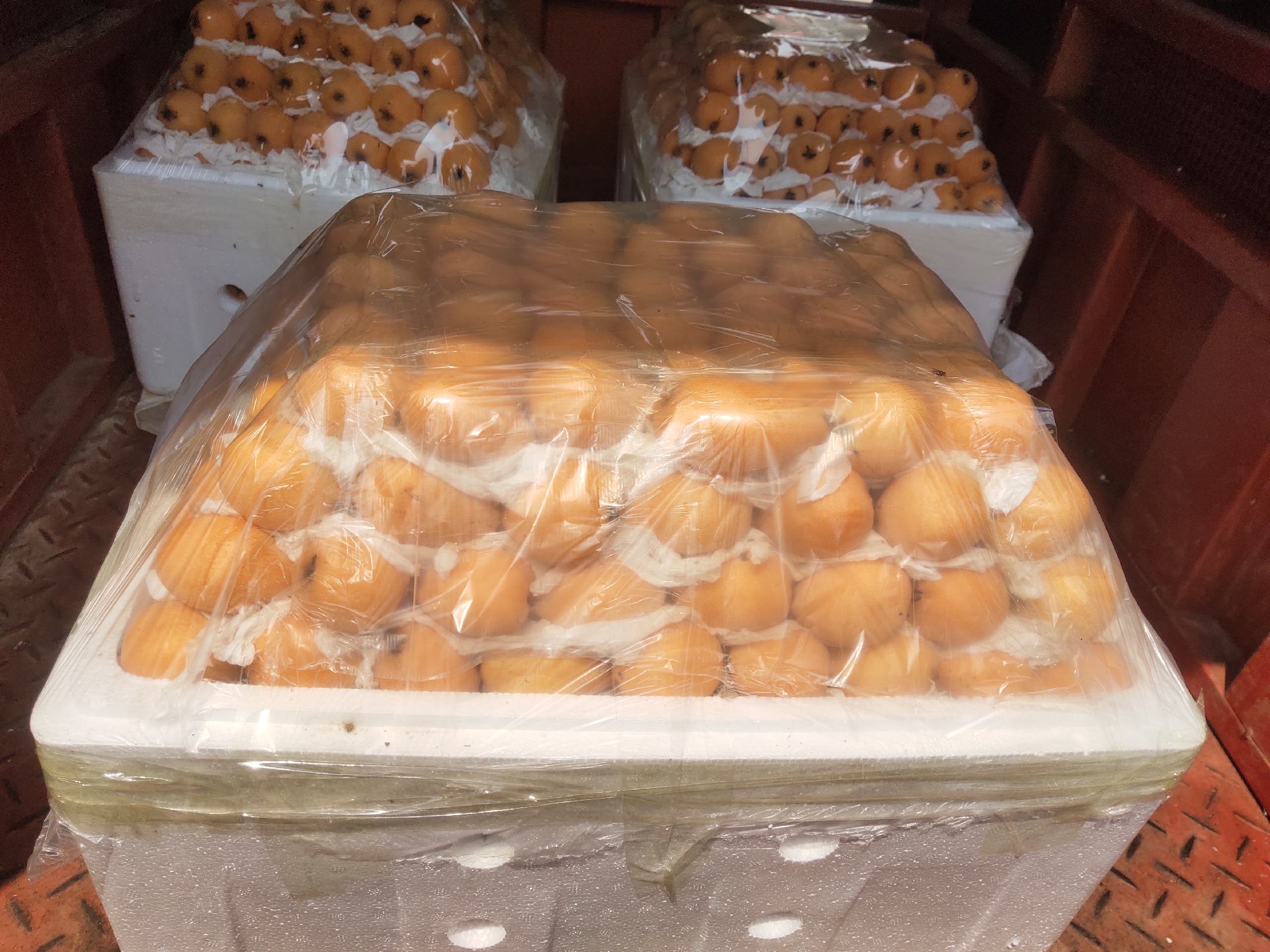 市售雪梨枇杷膏与自制产品的对比图