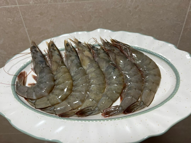 家庭烹饪南美白对虾场景图