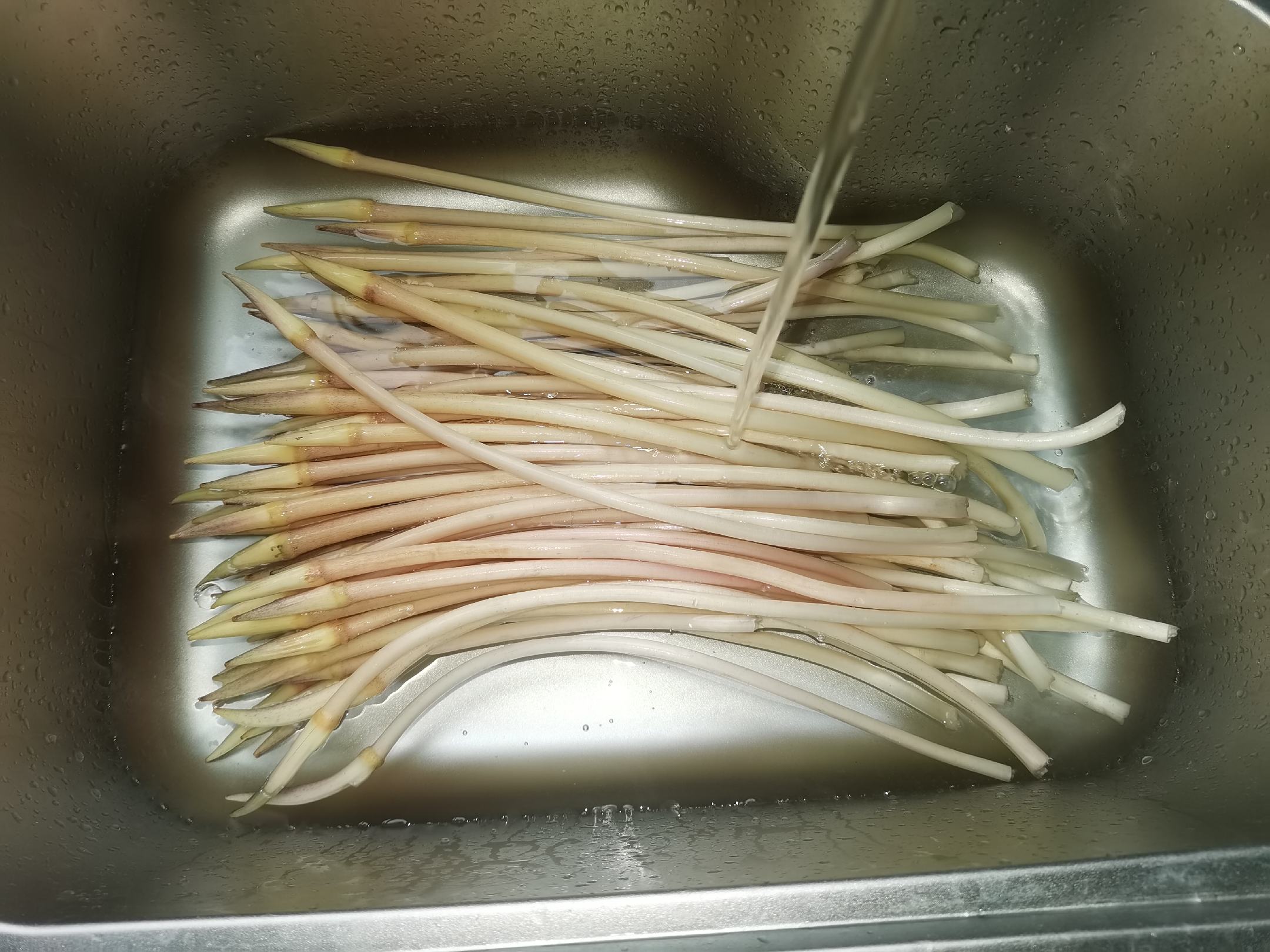 使用不锈钢皂洗手