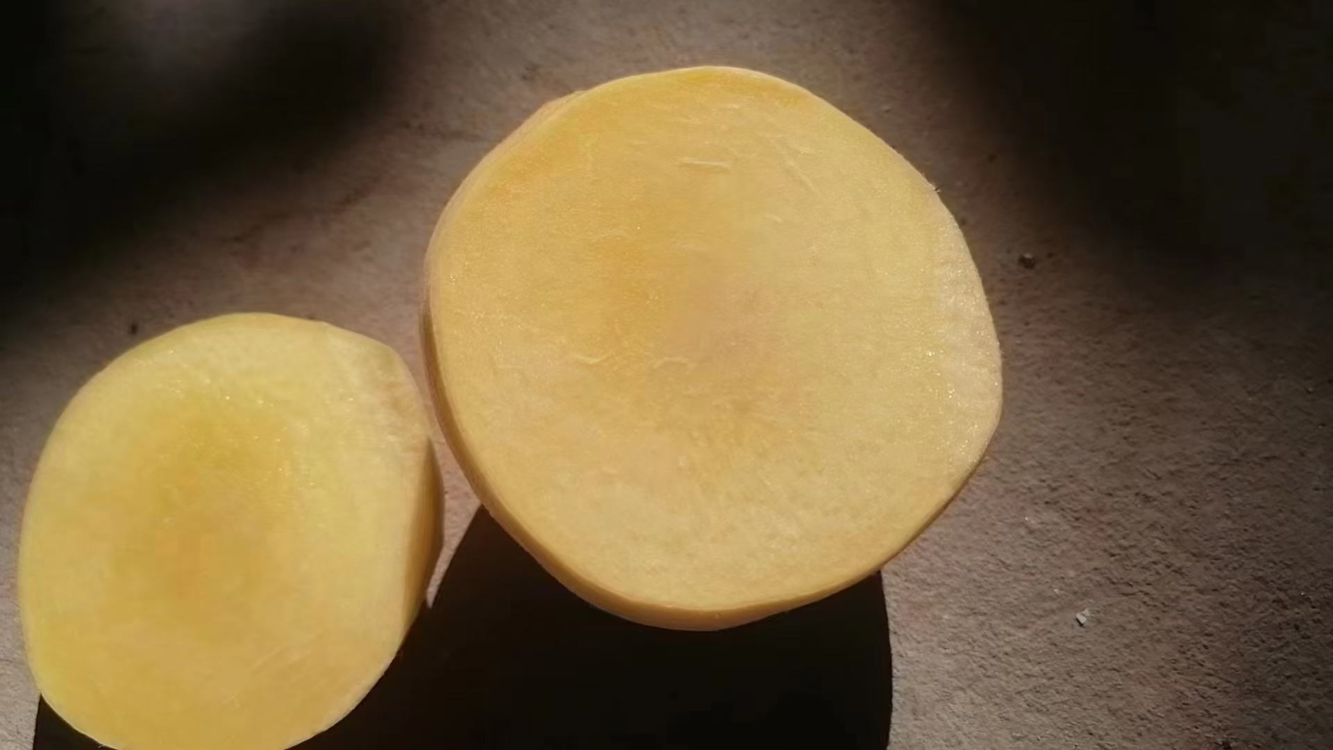 黄桃切开展示果肉