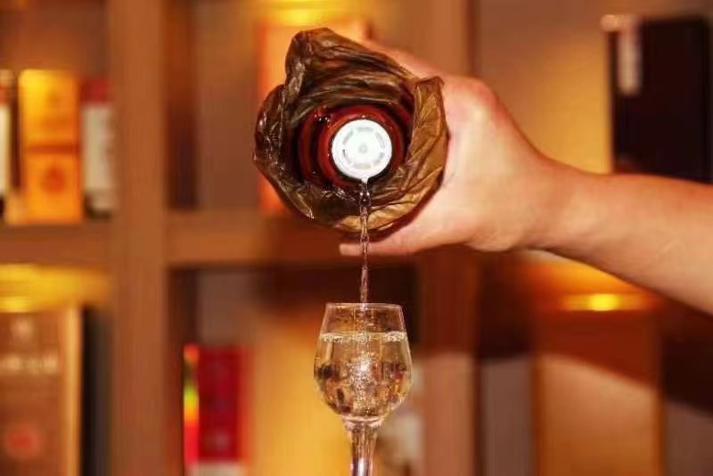 林下参酒的饮用场景