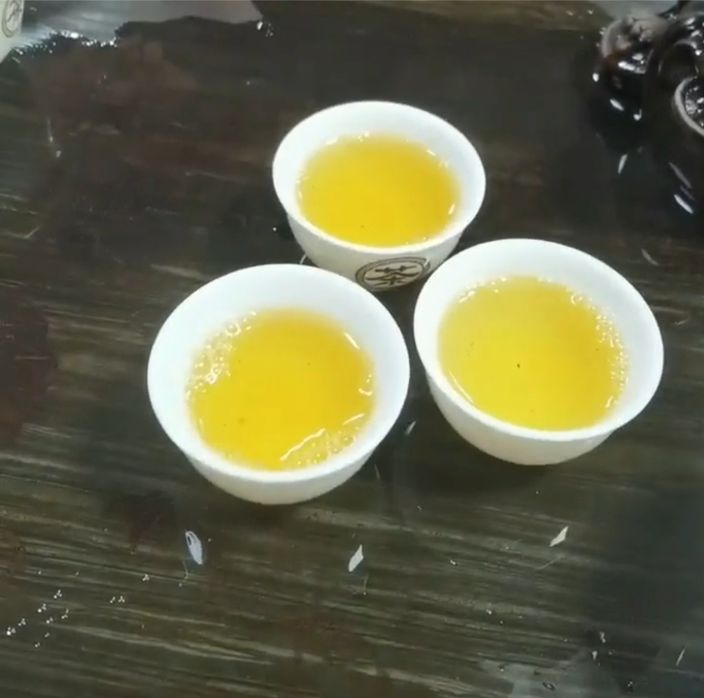 阿萨姆青提茉莉在阳光下的摆拍图