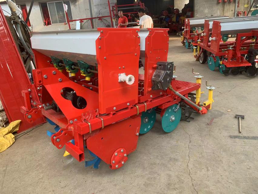 芝麻播种现场操作图