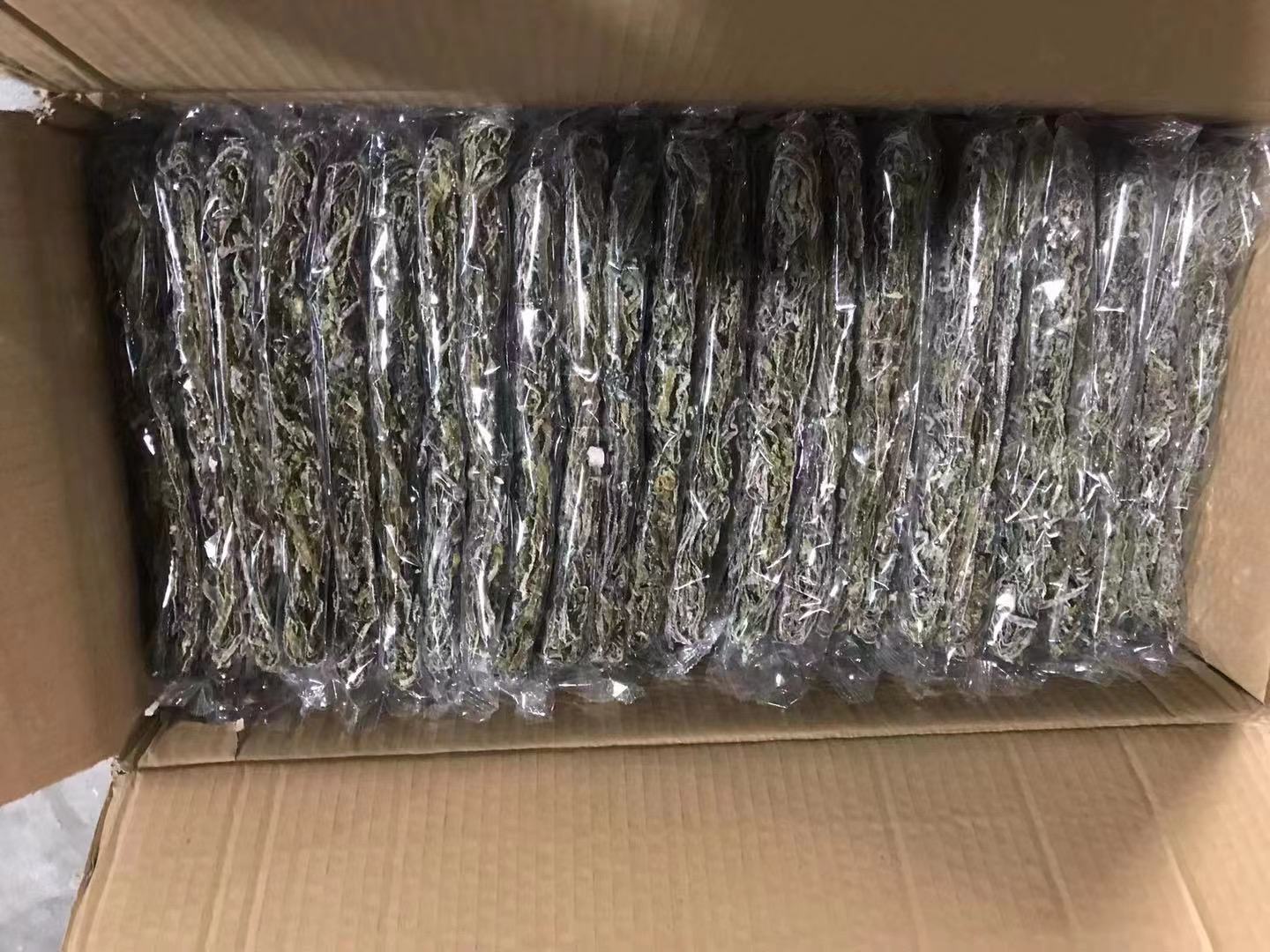 市场售卖的干海带丝产品展示图