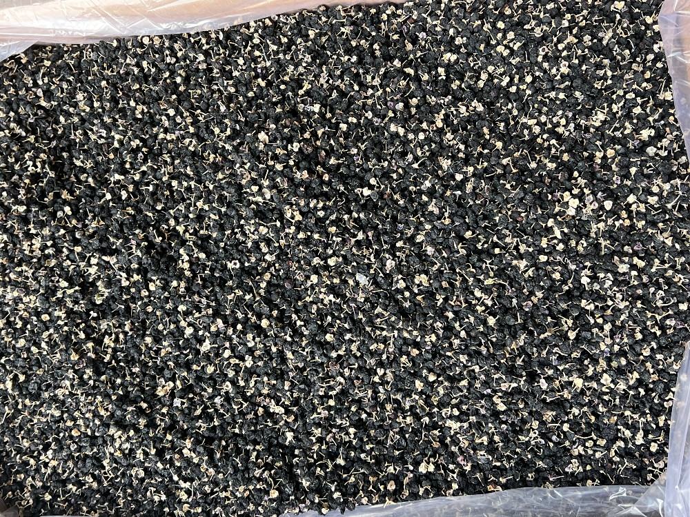 藏红花与黑枸杞实物对比图