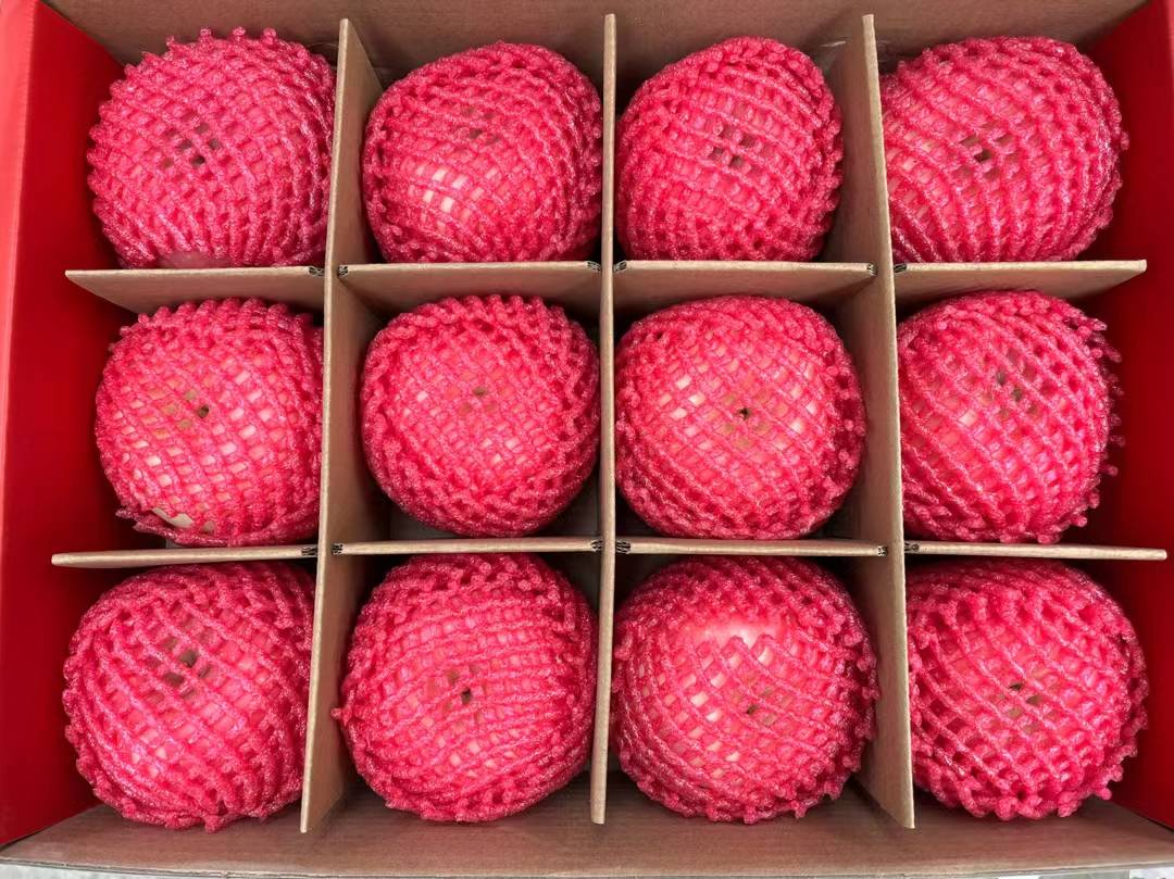 天水花牛苹果礼盒装与切面展示图