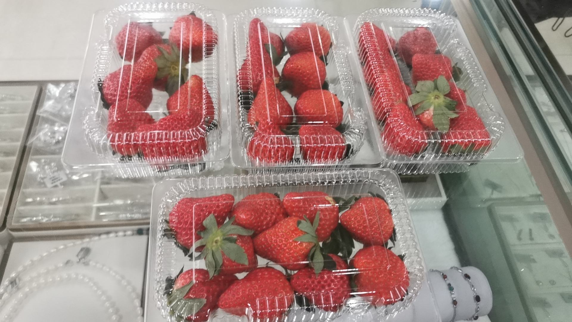 奶油草莓深加工产品展示