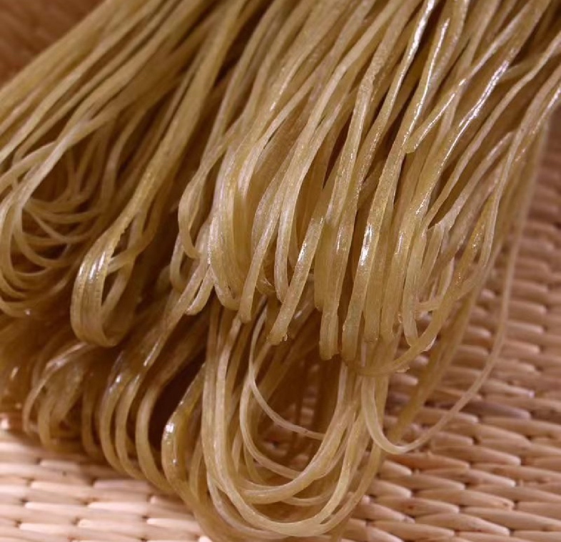 传统手工漏粉工艺制作粗红薯粉条实景